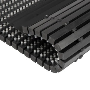 Graue Karat Fußmatte Power Brush 60x90 cm mit Bürsten für Innen- und Außenbereiche.