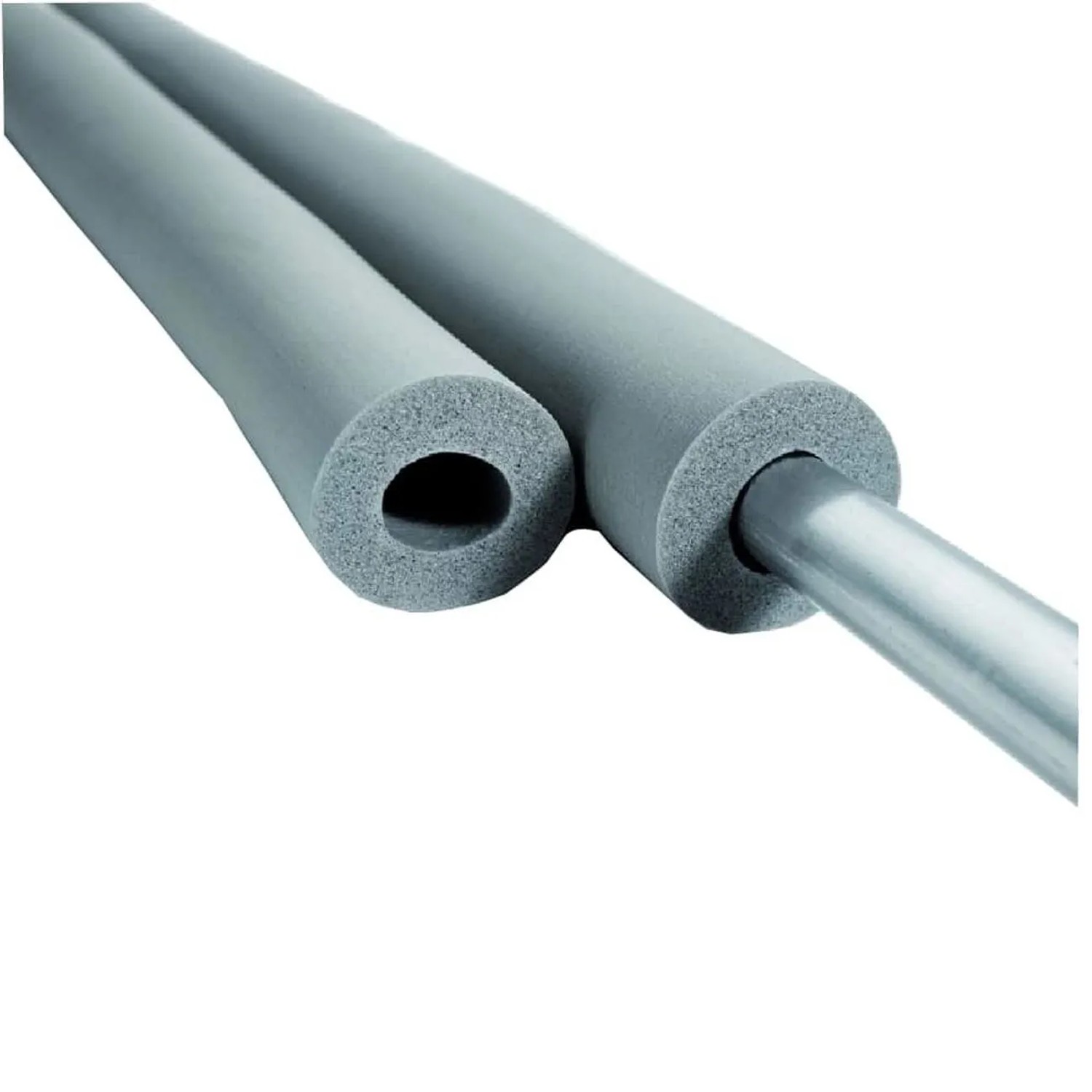 Graue flexible Kautschuk Rohrisolierung, 28x30mm, teils auf einem Rohr. Ideal für Heizungs- & Sanitärdämmung.