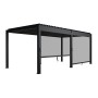 Anthrazitfarbene Juskys Pergola Lamellendach Tahiti 3x5,9m mit heruntergelassenen Seitenteilen.