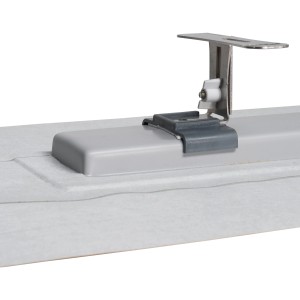 Detailaufnahme Duschrinne Edelstahl 90 cm mit Montageelement.