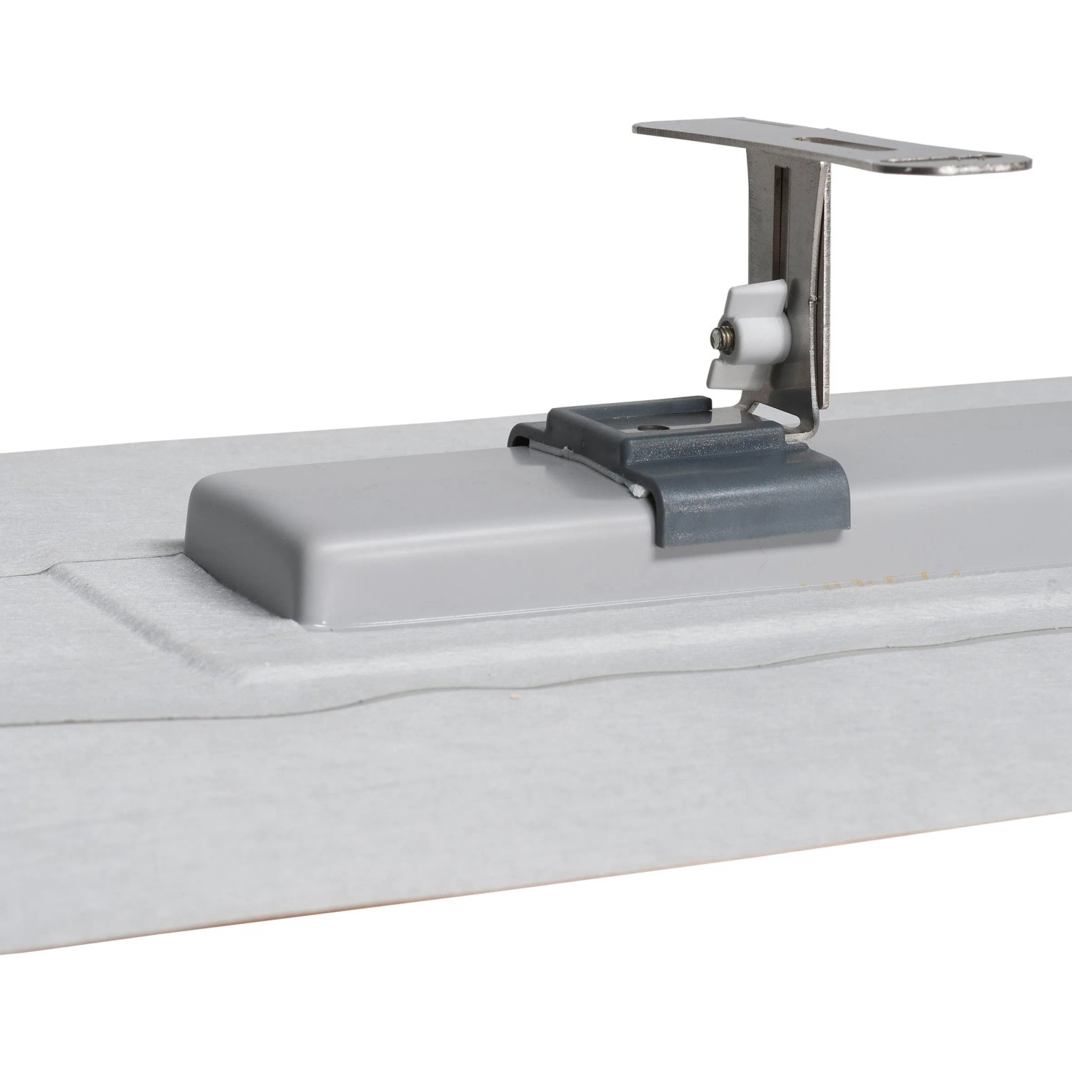 Detailaufnahme Duschrinne Edelstahl 90 cm mit Montageelement.