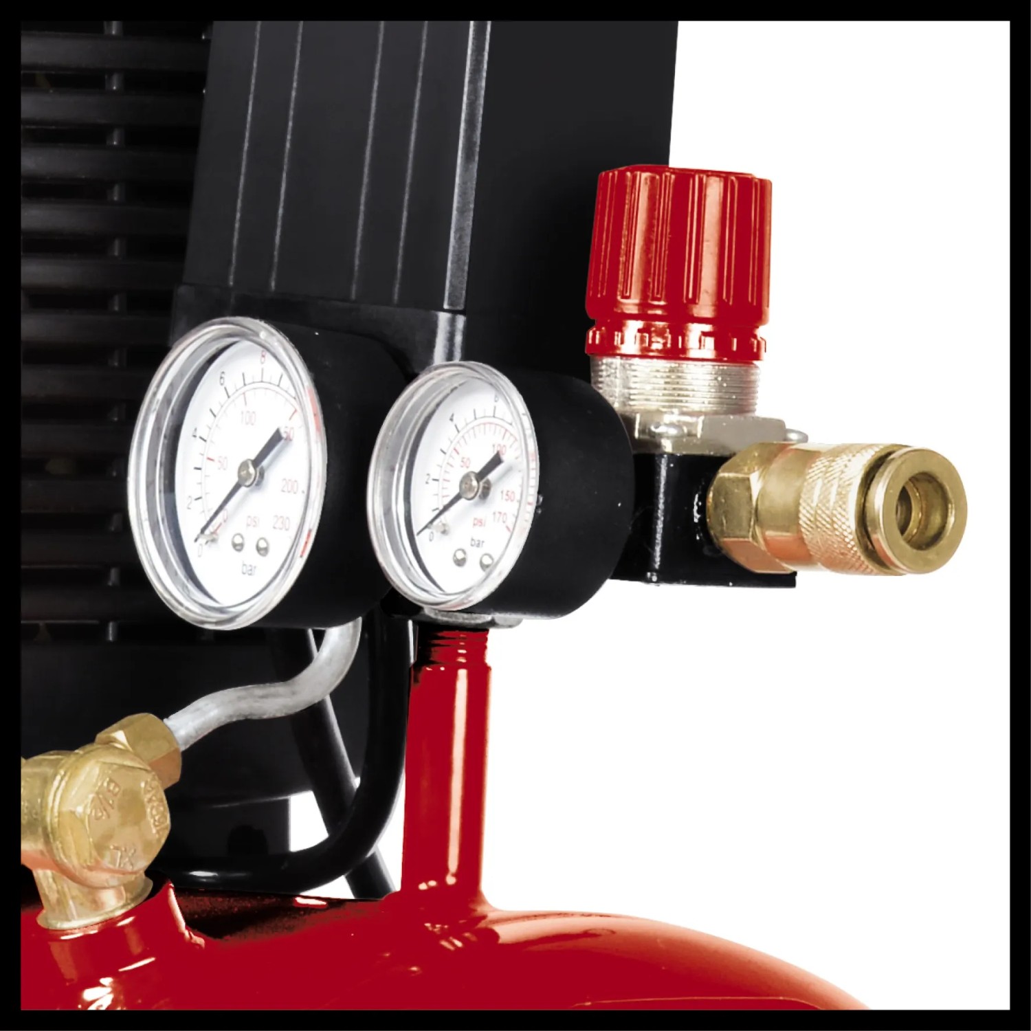 Detailaufnahme: Einhell TE-AC 230/24 Kompressor mit Manometer, Druckminderer und Schnellkupplung.
