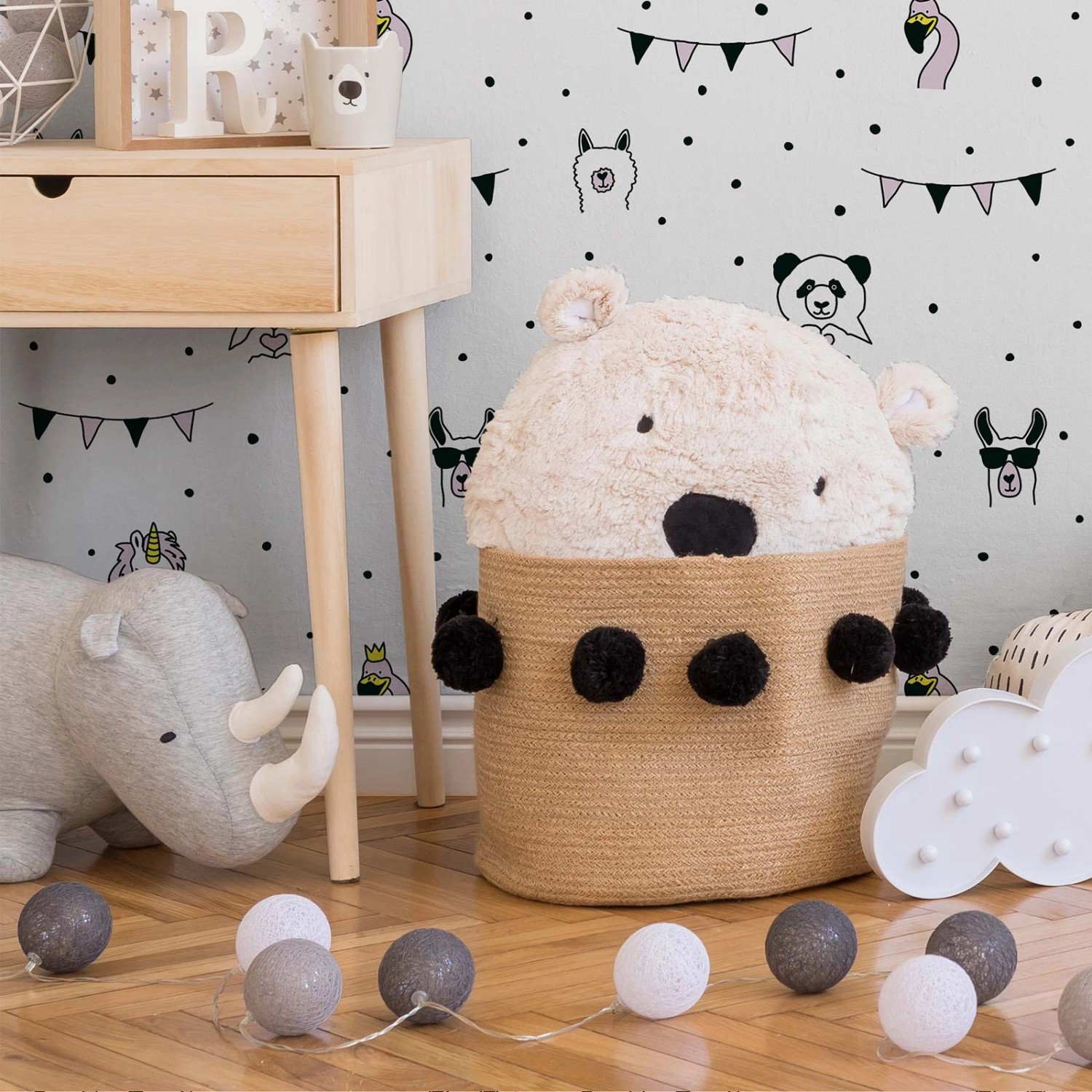 Kinderzimmer mit Bricoflor Tapete mit Tieren (Lama, Einhorn, Panda) in Schwarz und Weiß.