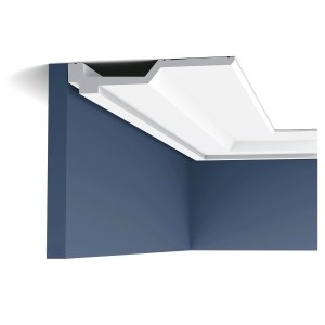 Weiße ORAC DECOR C354 LUXXUS Eckleiste als Deckenabschluss an einer blauen Wand.