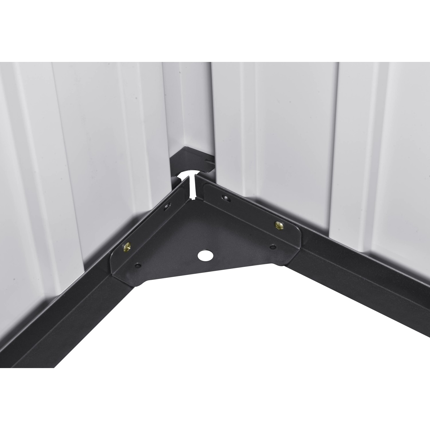 Detailaufnahme: Eckverbindung des Firstline Gerätehauses aus Metall, anthrazitfarben.