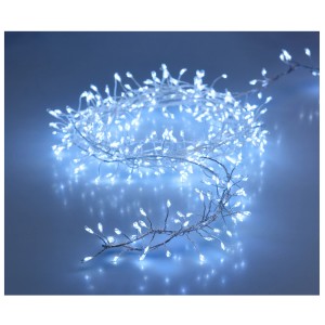 LED Lichterkette Cluster mit 200 kaltweißen LEDs auf Silberdraht für den Innenbereich.