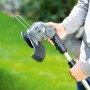 LUX Akku-Rasentrimmer A-RT-20/26 im Einsatz, Rasenpflege mit 1 PowerSystem Akku-Trimmer.