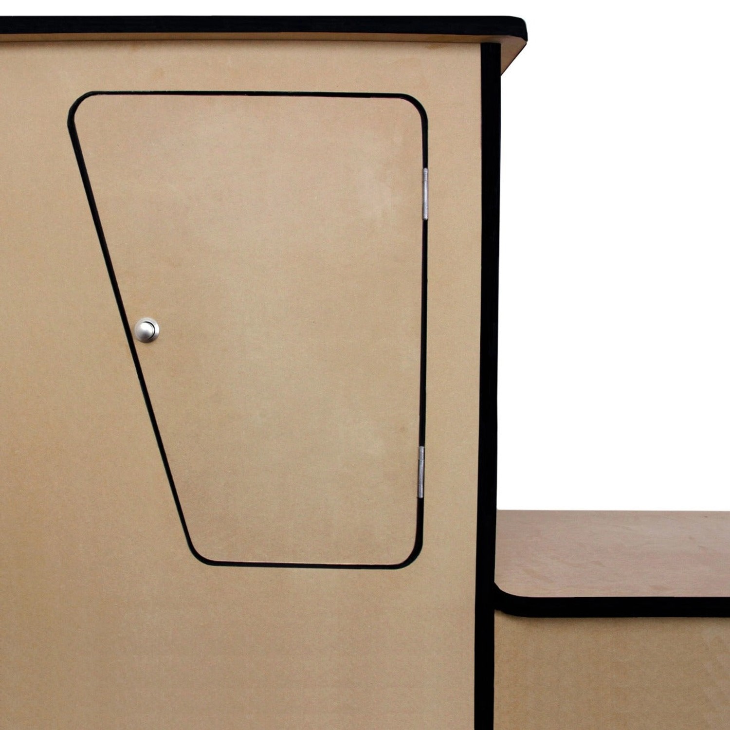 Detailansicht der Monstershop VW T4/T5 Camper Küche (Linkslenker) aus MDF mit Schranktür.