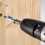 Einhell Bit-Satz im Einsatz: Schraube wird mit Akkuschrauber in Holz gedreht.