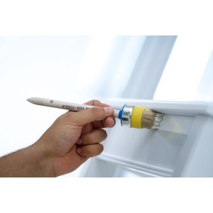 LUX Ringpinsel 20 mm mit Chinaborste beim Lackieren.