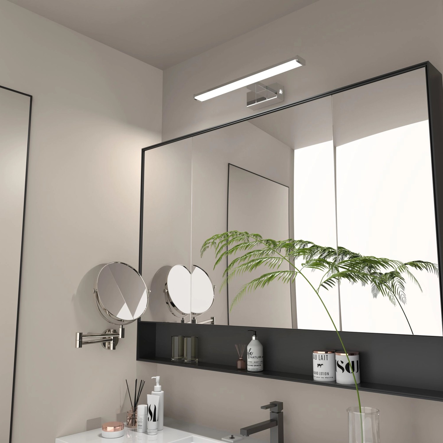 Chromfarbene kalb Wandlampe 500mm mit Schalter, geeignet als Bad- und Spiegelleuchte mit neutralweißem Licht.