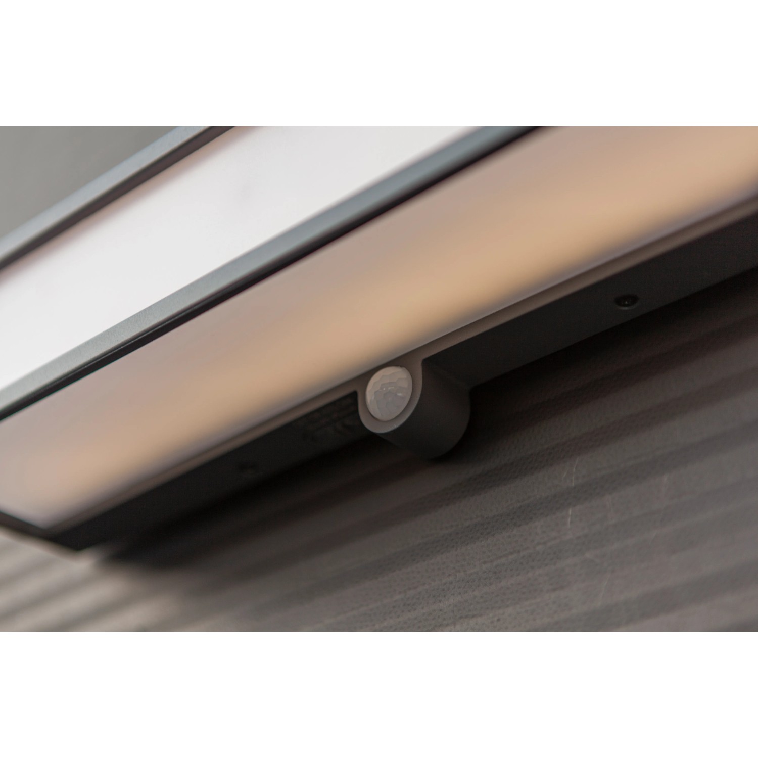 Lutec Doblo Solar-LED-Wandleuchte, anthrazitfarben, mit Bewegungsmelder.