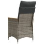Grauer verstellbarer vidaXL Gartensessel aus Poly Rattan mit dunklem Rückenkissen. Robuster Gartenstuhl.