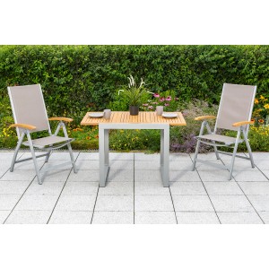 3-teiliges Gartenmöbel-Set Naxos in Grau mit Klappsesseln und Ausziehtisch aus Akazienholz.
