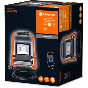 Verpackung des Ledvance LED-Arbeitslicht Worklight mit Steckdosen, 30W, Kaltweiß, tragbarer Baustrahler.