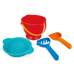 Hape Sandspielzeug Set, 4-teilig: Eimer, Schaufel, Harke und Sieb in bunten Farben.