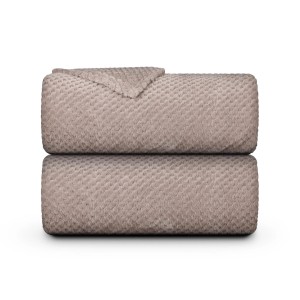 Bestgoodies Kuscheldecke, 150x200 cm, Cashmere Touch Popcorn Sandgrau, gestapelt.