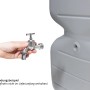 Garantia Gartentank Cubus 1000 l betongrau mit Hand und Wasserhahn (nicht enthalten) als Anwendungsbeispiel.