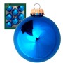 Glänzende blaue Weihnachtskugel aus Glas, 7cm, mit goldener Kappe. Im Hintergrund ein 8er-Set blauer Glaskugeln.