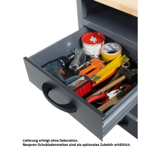 Schublade der Ondis24 Werkbank gefüllt mit Werkzeug wie Bohrmaschine, Hammer und Schraubenzieher.