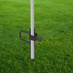 Doppler Rasendorn anthrazit für Sonnenschirm, Rohrstärke 3,2 cm, im Rasen fixiert.