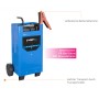 Güde Batterielader V 421 C: Blaues Ladegerät mit Rädern und Batterieklemme für 12V/24V Batterien.