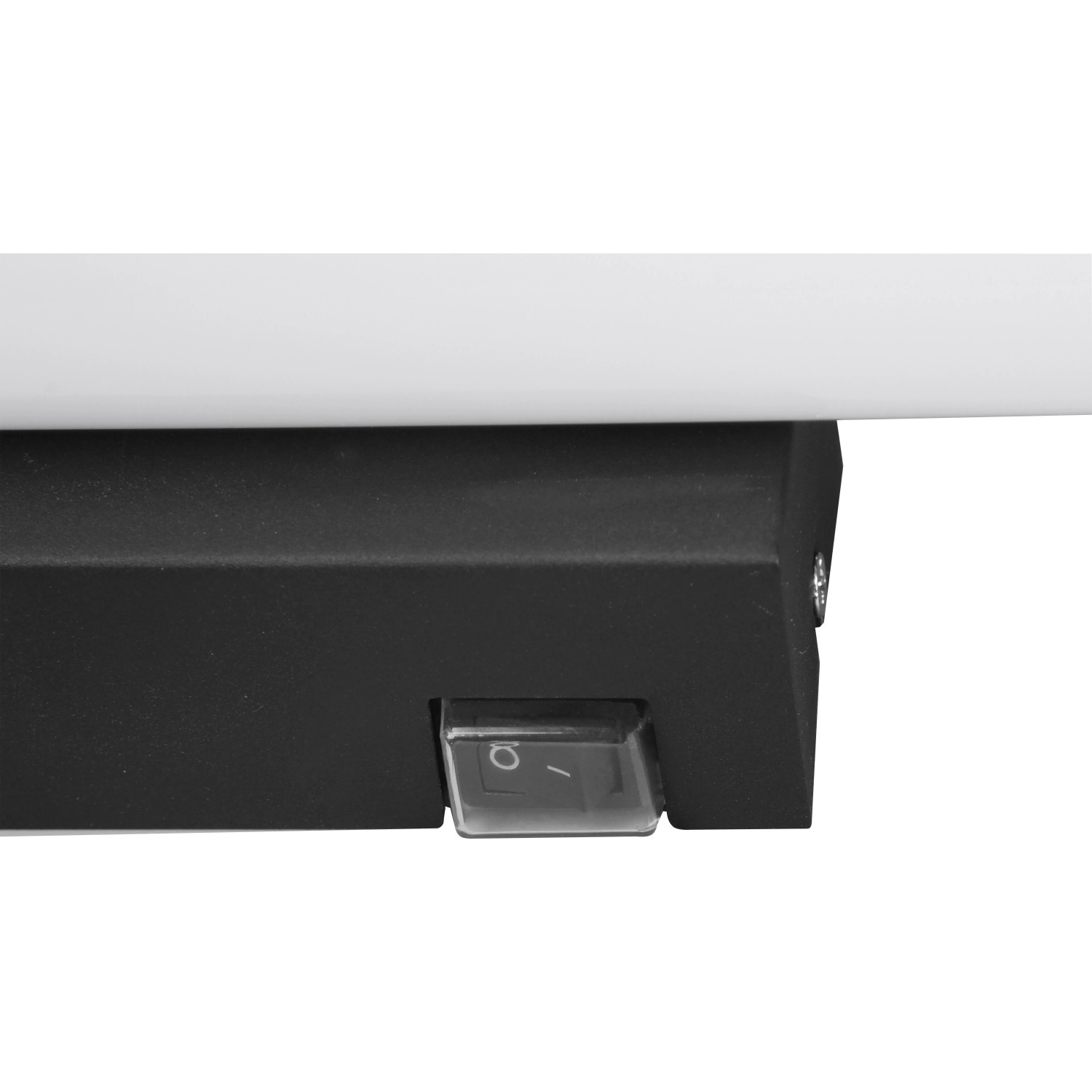 Detailaufnahme der schwarzen Trio LED-Wandleuchte Mattimo mit Schalter.