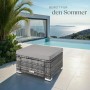 Grauer Tectake Rattan Sitzhocker mit hellem Kissen auf einer Terrasse am Pool, ideal für Garten & Outdoor.