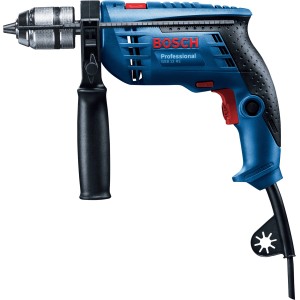 Blaue Bosch Professional GSB 13 RE Schlagbohrmaschine mit Zusatzhandgriff und Schnellspannbohrfutter.