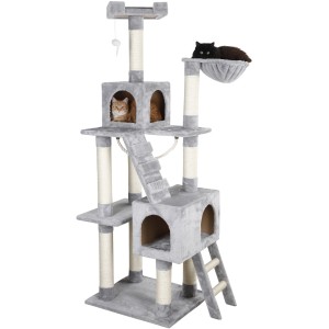 Grauer Kerbl Kratzbaum Square mit Liegemulde, Höhlen, Sisalstämmen und zwei Katzen.