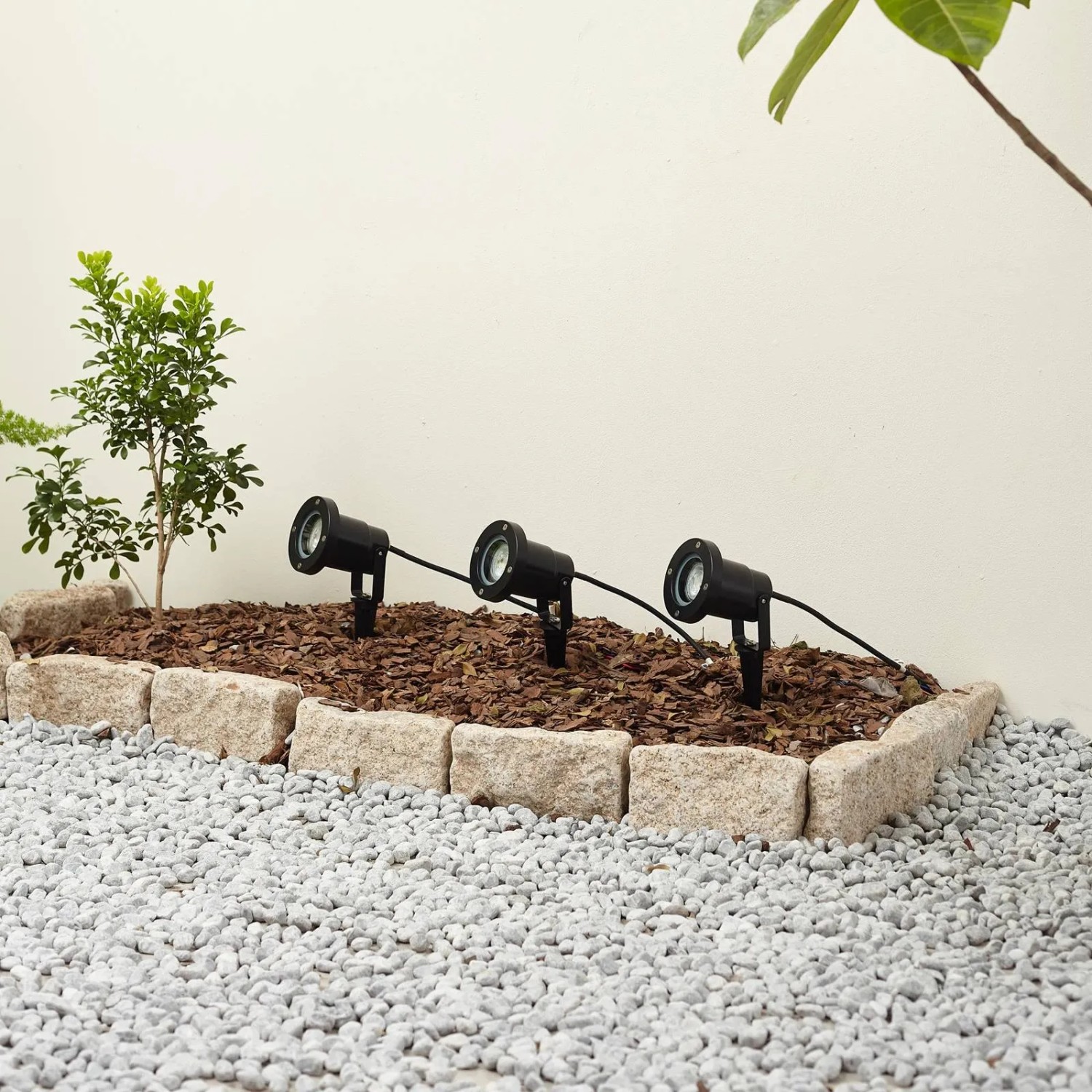Lindby Thorgal 3er Set Außenleuchten, schwarz, für Garten & Terrasse. Moderne Gartenbeleuchtung.