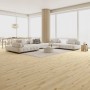 Heller Wohnraum mit Decoflooring Vinylboden Dryback Normandie Eiche in Holzoptik.
