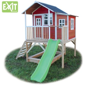 Rotes EXIT Loft 550 Holzspielhaus mit Rutsche, Sandkasten und Treppe. Ideal für Spieltürme & Spielanlagen.