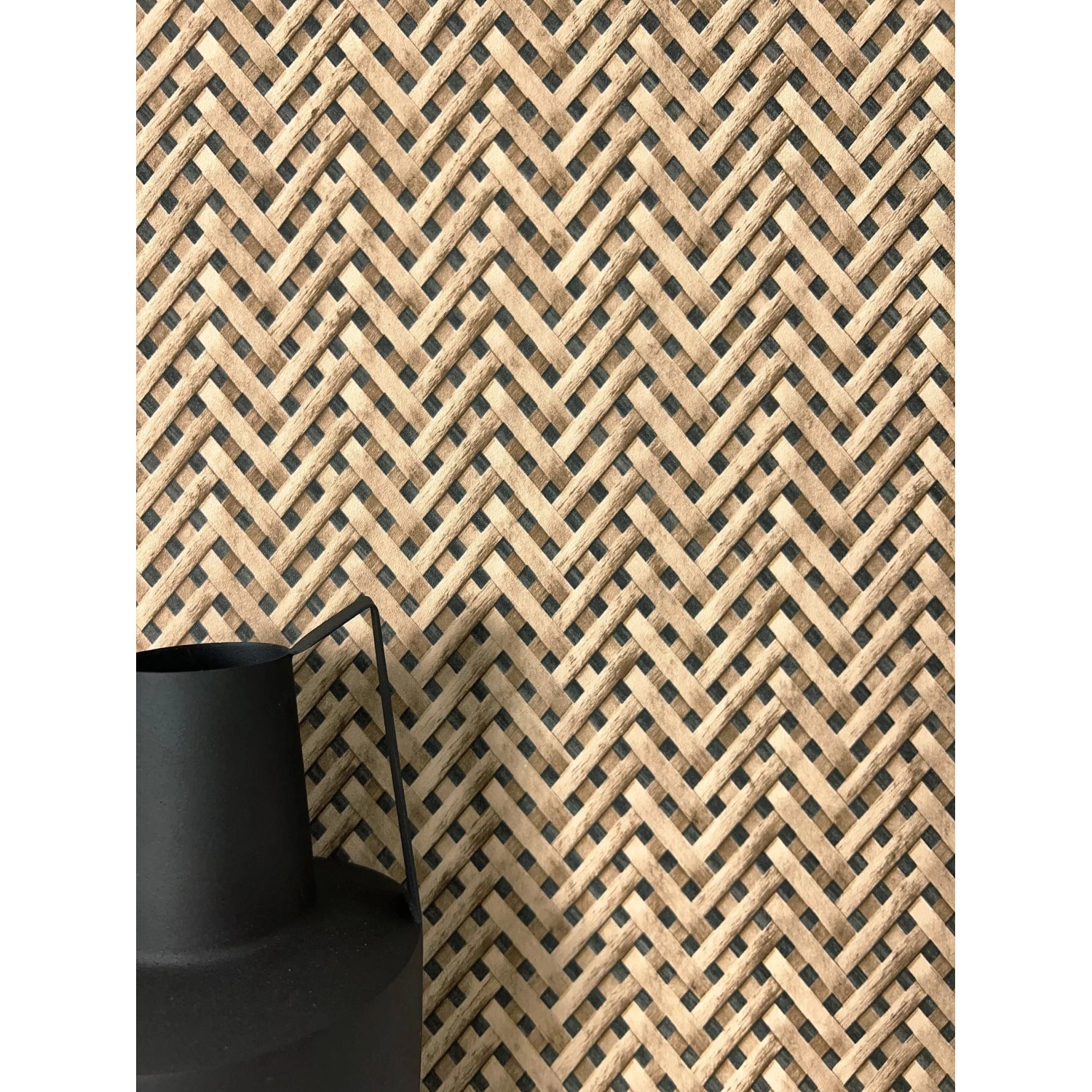 Newroom Vliestapete Hisako Rattan Landhaus. Beige Flechtoptik mit schwarzen Akzenten, detailreich gewebt.