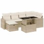 Beige 7-teilige Garten-Sofagarnitur aus Rattan mit Tisch und Kissen.