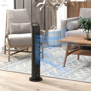 Schwarzer HOMCOM Turmventilator mit Fernbedienung im Wohnzimmer.