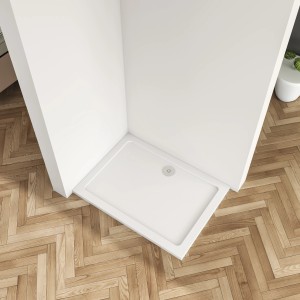 Rechteckige, weiße AICA Duschwanne 100x80 cm aus Kunststein mit Ablaufgarnitur, eingebaut in Dusche.