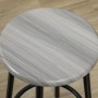 Detailaufnahme: Grauer Barhocker aus dem HOMCOM Bartisch Set, MDF-Sitzfläche, Metallgestell.