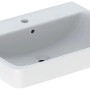 Weißes Geberit Renova Plan Handwaschbecken, 65x48 cm, mit mittigem Hahnloch und Überlauf.