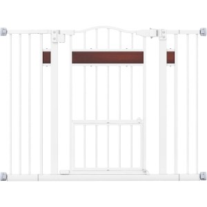 Weißes Metall Türschutzgitter für Hunde, 76 cm hoch, mit braunen Holzdetails und integrierter Tür. Verstellbar 74-104 cm.