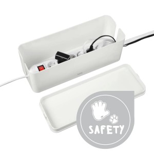 Weiße Hama Kabelbox Maxi mit Steckdosenleiste und Zubehör für ein ordentliches Kabelmanagement.