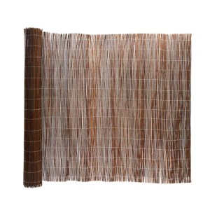 KARAT Weidenzaun, 200x500cm, als Sichtschutz für Balkon und Garten, zusammengerollt.