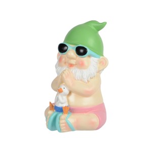Decoris Zwergfigur mit Sonnenbrille, grünem Hut, rosa Badehose, Ente und Flossen. Handbemalte Gartendekoration aus Polyresin.