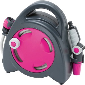 Mini Schlauchbox in Fuchsia: Kompakte Gartenschlauchbox mit Schlauch, Spritze und Anschlussset für kleine Gärten.