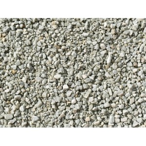 Nahaufnahme von grauem Scherf Pflastersplitt, Körnung 2-8 mm, geeignet für Pflasterarbeiten.