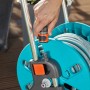 Gardena CleverRoll S Schlauchwagen-Set mit Gartenschlauch und Zubehör im Detail.