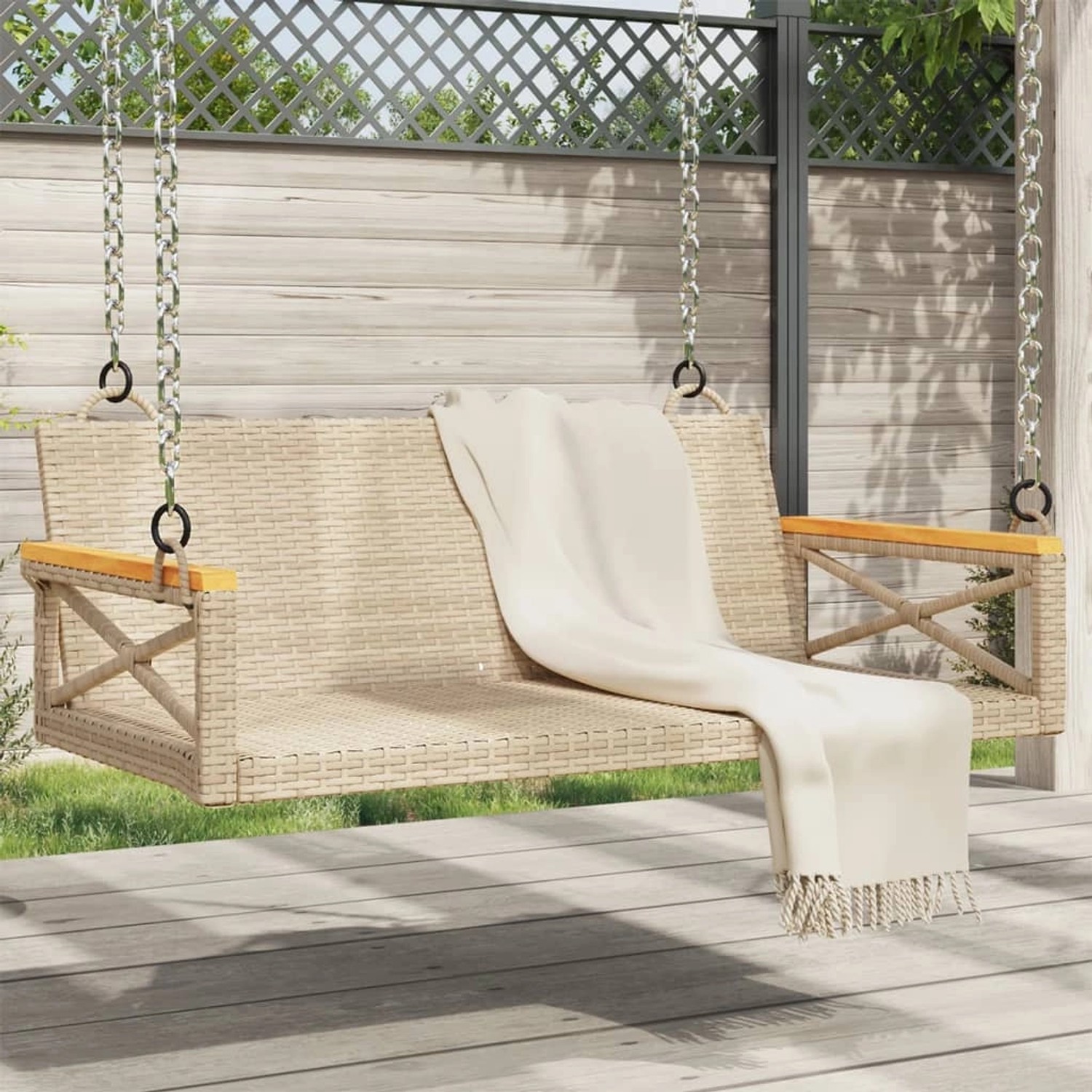 Beige Hängebank aus Polyrattan (109 cm) mit Decke, ideal zum Entspannen im Garten.