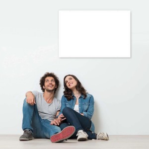 Wiltec Infrarotheizung: Heizpaneel an Wand über Paar, das aufschaut.