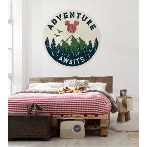 Selbstklebende Komar Vliesfototapete Dot Mickey Adventure, Ø 125 cm, mit Mickey Mouse Motiv im Wald.