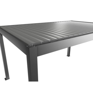 Detailansicht der Biohort Pergola 4,5x3m in Quarz-Silber, Terrassenüberdachung mit Lamellendach.